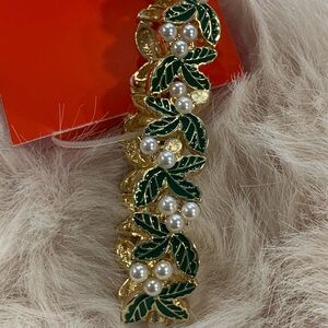 Bracelet :Gold and Green Leaf Pearl Bracelet